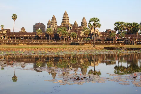 Luxury Private 2-Day Angkor Wat with English or German Guide