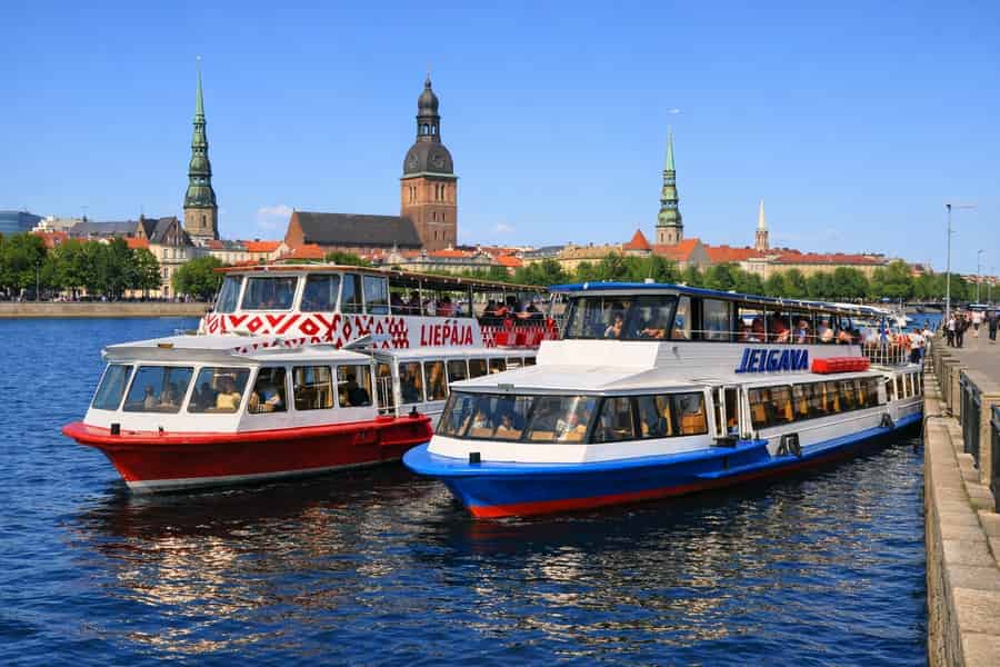 Riga: Top-Panorama-Bootstour mit Bar, WLAN und Audioguide. Foto: GetYourGuide