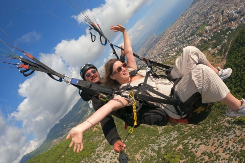Tandem paragliding in Alanya vanaf de zijkant