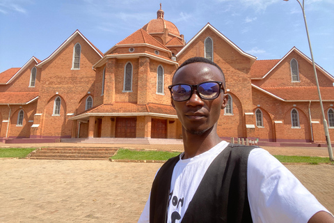 Kampala's Faith, Knowledge & Royalty: A Day Tour with Pickup