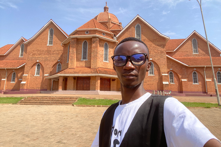 Kampala's Faith, Knowledge & Royalty: A Day Tour with Pickup