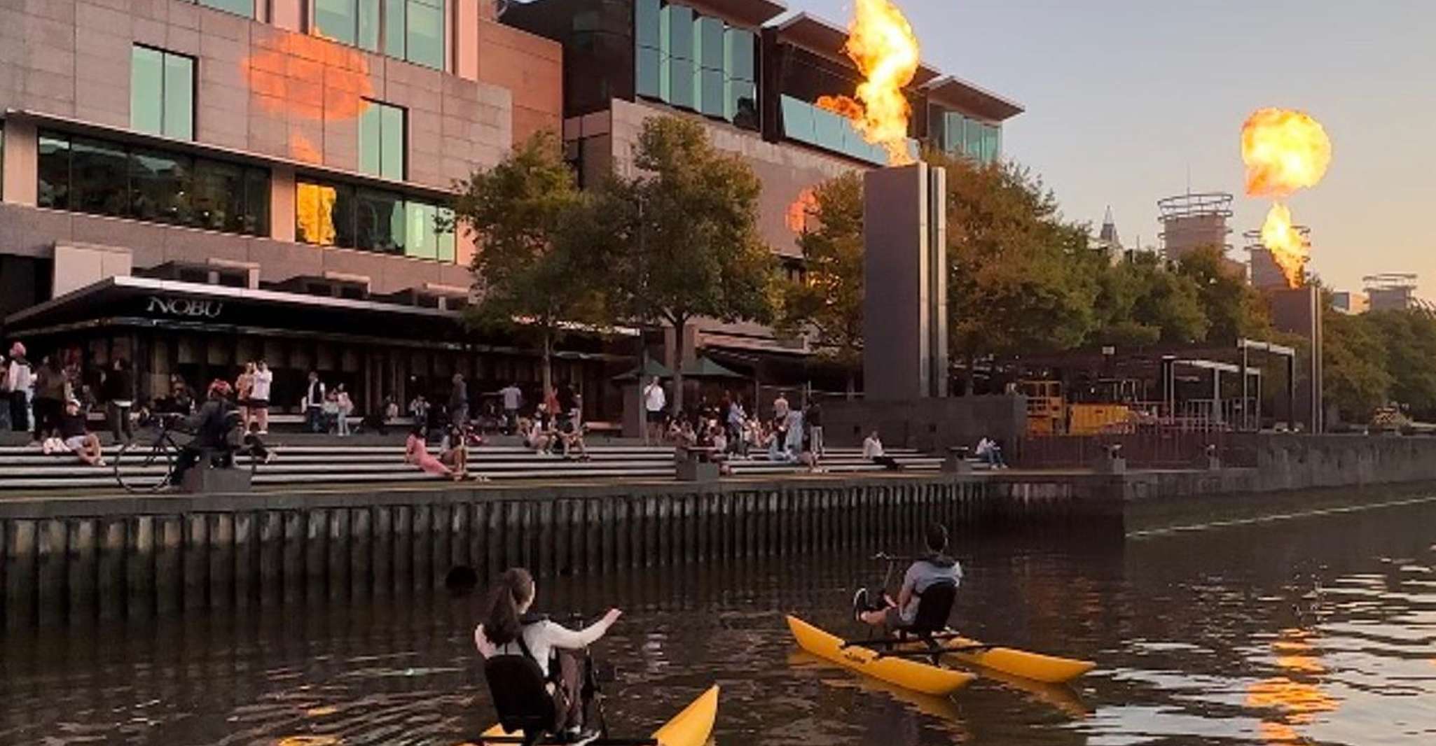 Melbourne: Yarra River Twilight Waterbike Tour