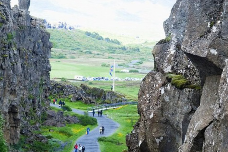 Golden Circle Private Evening Tour: Midnight Sun Adventure