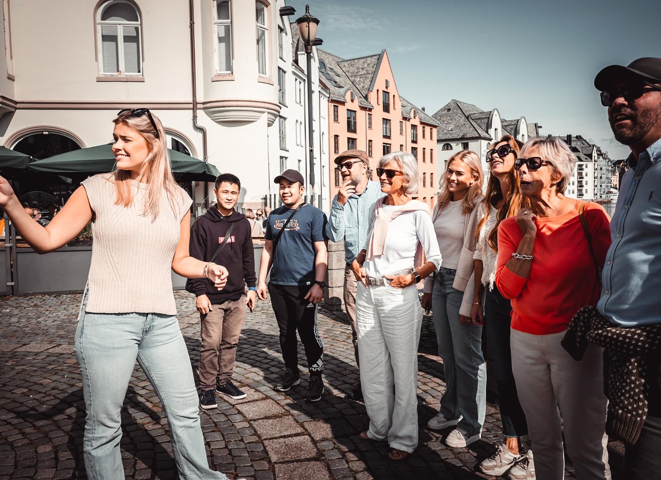 Kulturel gåtur med smag og duft af Ålesund