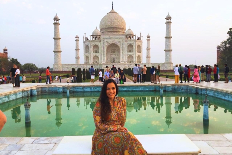 Au départ de Mumbai : visite guidée privée du Taj Mahal et d'AgraCircuit privé au départ de Mumbai - voiture, chauffeur et guide touristique uniquement