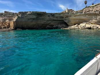 Syracuse: Ortigia and Sea Caves Excursion by Boat