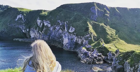 Von Belfast aus: Private Tour durch die Glens und den Giants Causeway