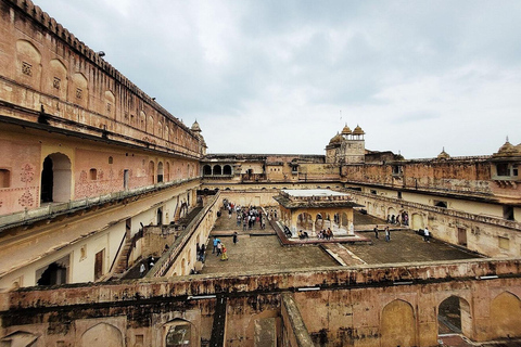 Jaipur: Tour turístico privado de día completo en coche con guíaVisita a Jaipur en coche con conductor y guía