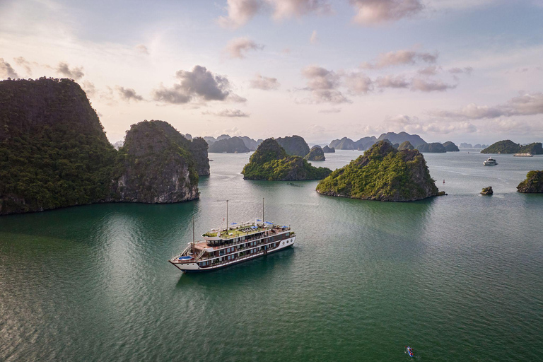 Hanoi: Ninh Binh, Ha Long & Lan Ha Bay - 3-Day Luxury Cruise