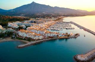 Ab Málaga: Private geführte Tour durch Marbella, Mijas, Banús