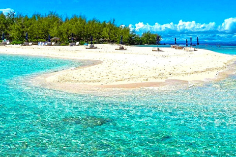 Mauricio: Crucero en catamarán a las 3 Islas del Norte con almuerzoMauricio: 3 Crucero en catamarán por las Islas del Norte con almuerzo