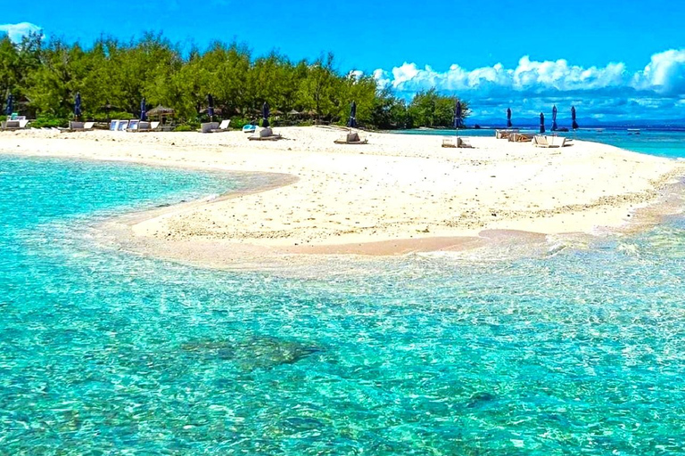 Mauricio: Crucero en catamarán a las 3 Islas del Norte con almuerzoMauricio: 3 Crucero en catamarán por las Islas del Norte con almuerzo