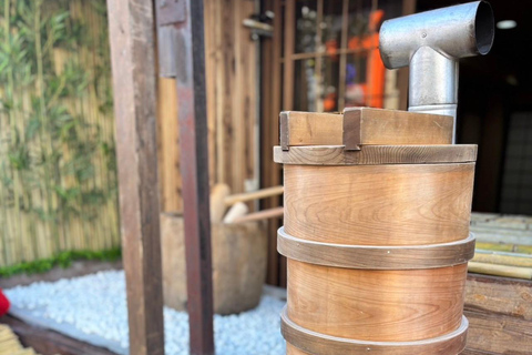 Osaka : Expérience de pilage traditionnel de Mochi avec dégustation
