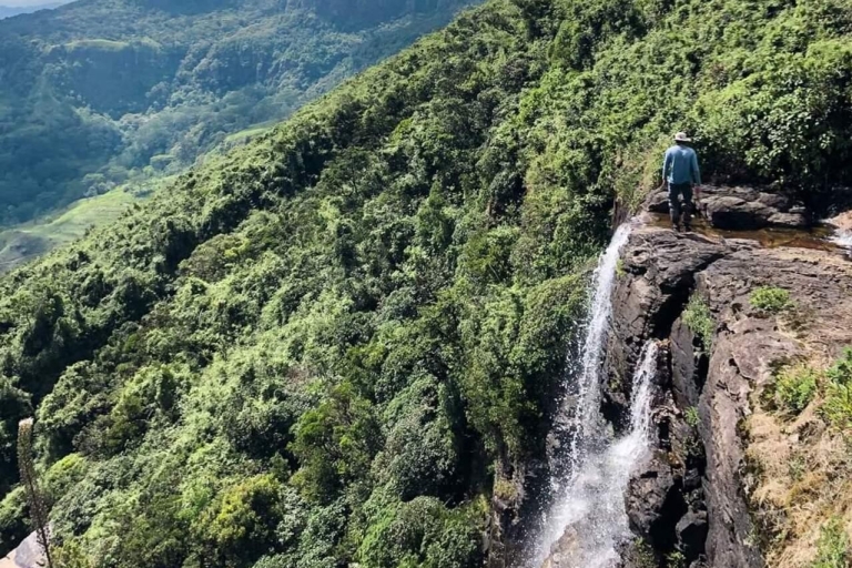 Senderismo en la Cordillera de los Nudillos :Cadena de Cascadas de Kota Ganga