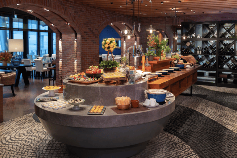 Macau: Tromba Rija & Macau Tower Observatory Access Lunch Buffet (Weekdays)