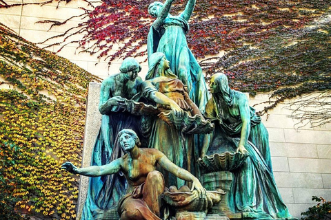 Chicago: Women's History Walking Tour with Interiors