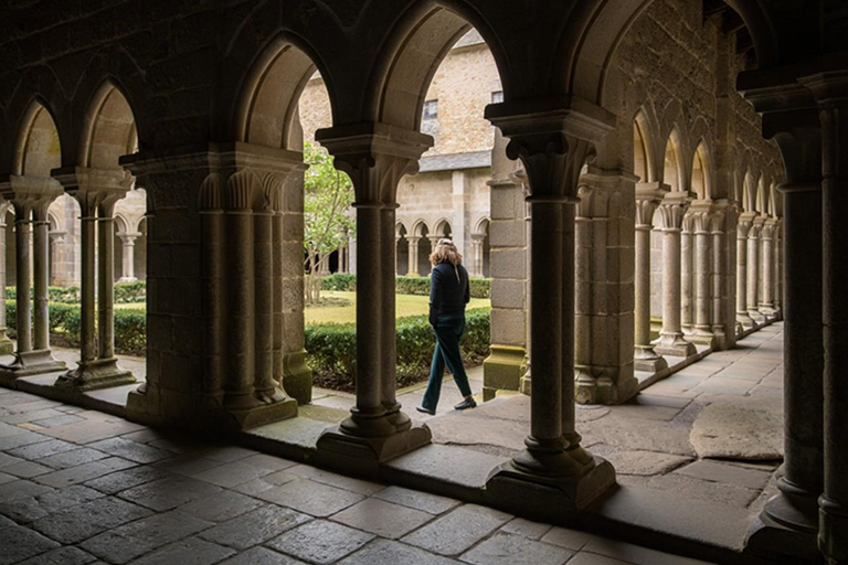 From Paris: Mont Saint-Michel Guided Day Trip with Entry