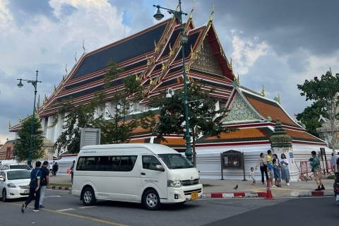 Wat Pho and Wat Arun Tour with a Local Expert