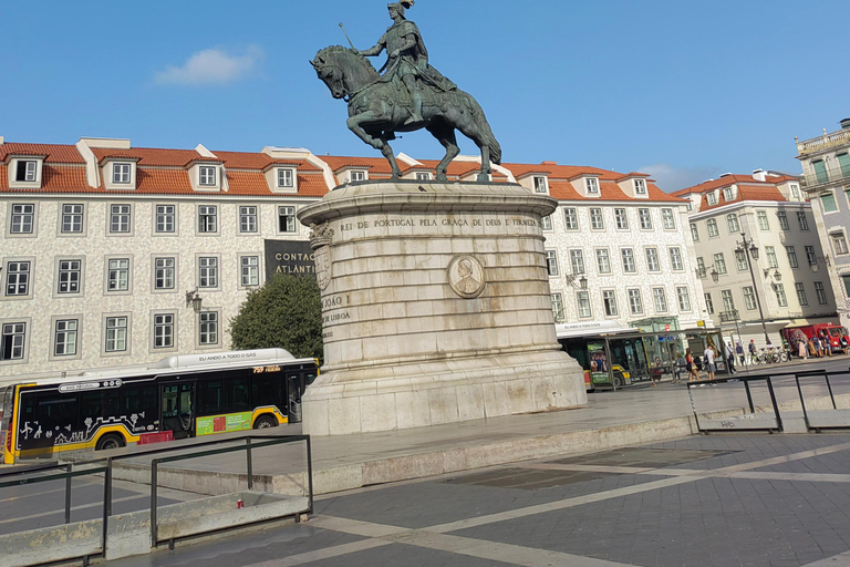 Lisbon: Private full Day Sightseeing tour by tuk-tuk.