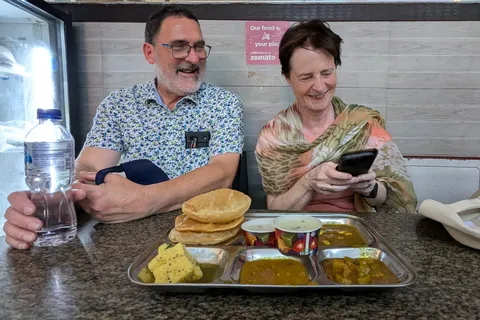 Agra: Tour gastronomico a piedi con il mercato delle spezie in Tuk-Tuk