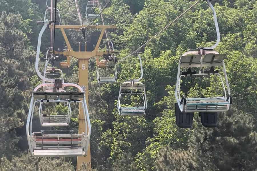 Peking: Kombi-Pass für die Große Mauer bei Mutianyu – Fahrt & Rutsche. Foto: GetYourGuide Peking: Kombi-Pass für die Große Mauer bei Mutianyu – Fahrt & Rutsche. Foto: GetYourGuide