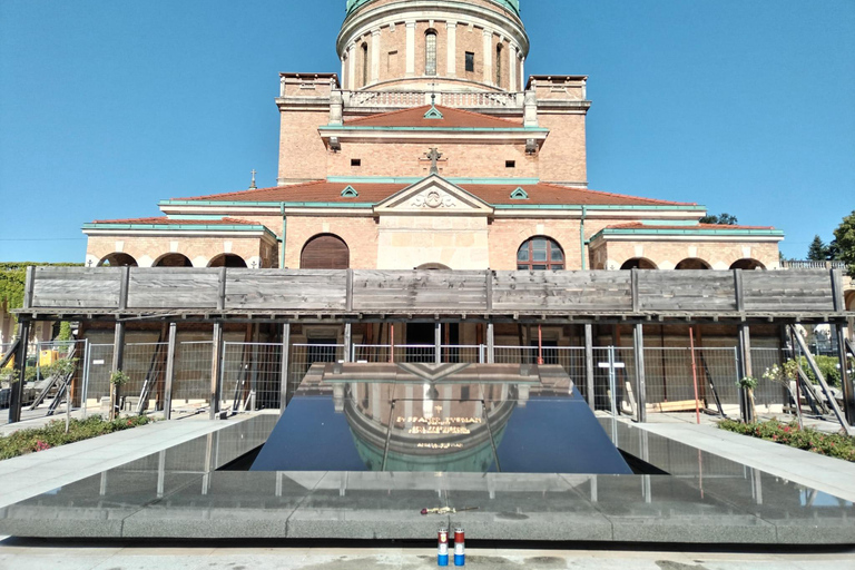 Zagreb: Mirogoj Cemetery & Medvedgrad Castle Echoes of Time: Mirogoj & Medvedgrad