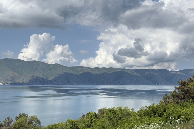 Yerevan: Lake Sevan, Dilijan & Fioletovo Tea Experience