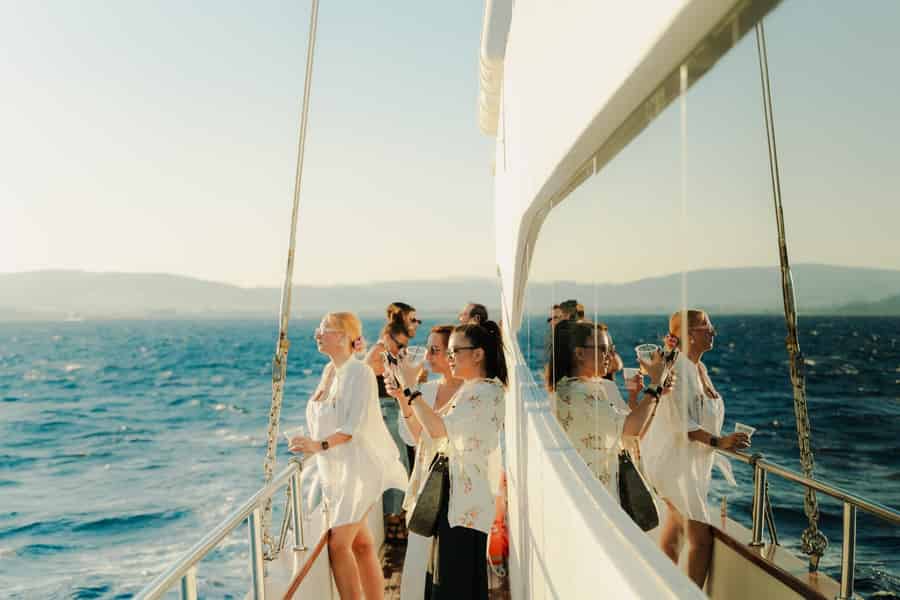 Luxusfahrt nach Angistri, Moni und Ägina mit Mittagessen und Getränken. Foto: GetYourGuide Luxusfahrt nach Angistri, Moni und Ägina mit Mittagessen und Getränken. Foto: GetYourGuide