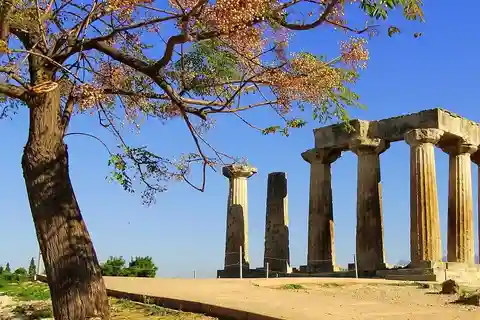 Desde Atenas: La Antigua Corinto Tour Privado de un Día y Audioguía