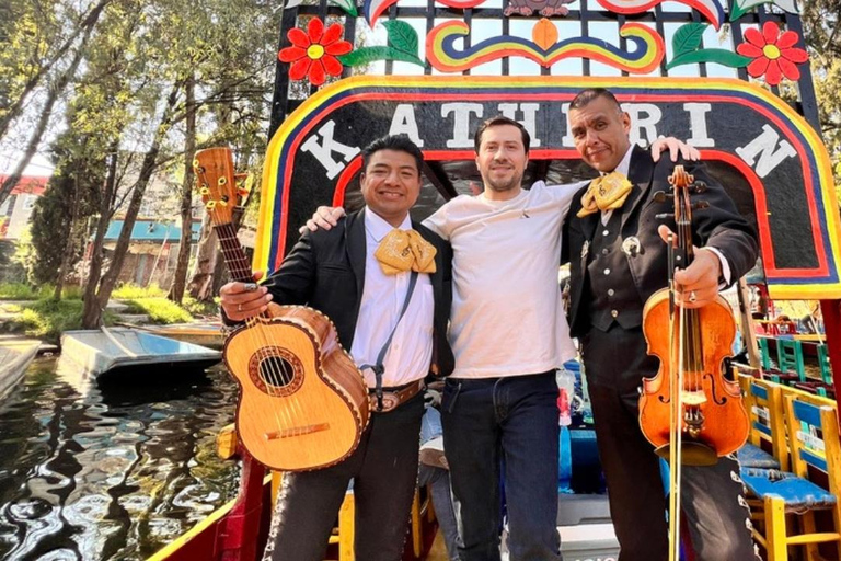 Musique et tequila à Xochimilco, visite de Coyoacán et CUMusique et Tequila à Xochimilco visite Coyoacán et CU