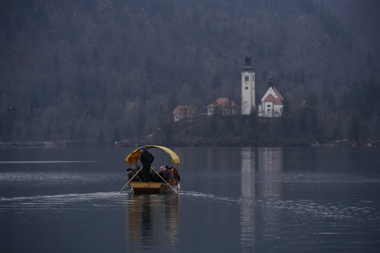 Z Zagrzebia: Jaskinia Postojna, jezioro Bled i Lublana - prywatnieVan dla 5-8 osób