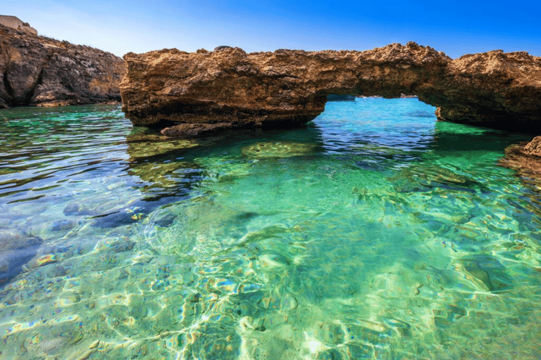 De Malta/Gozo: Passeio de barco particular em Comino e Crystal Lagoon