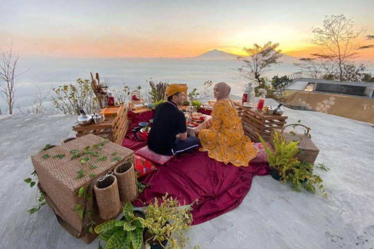 Yogyakarta: Borobudur Temple & Enam Langit Private Tour