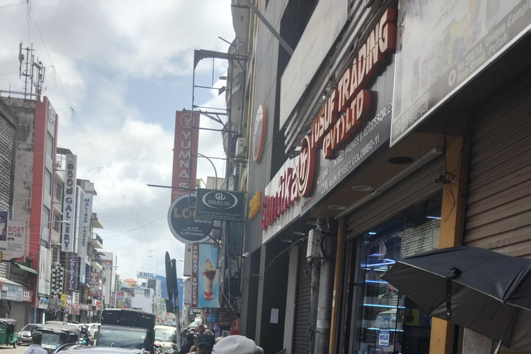 Explore Cultural Colombo and Local Cuisine Tour by bus