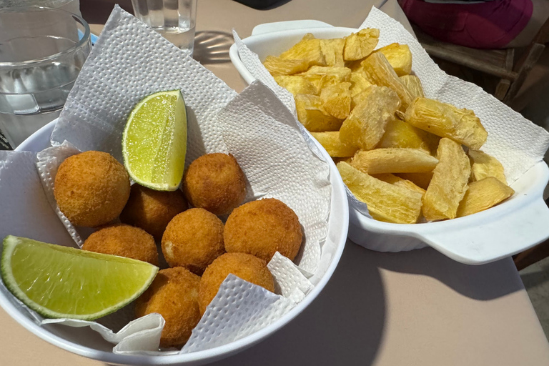 Salvador: Bahia Bites Food Tour with 12+ Tastings