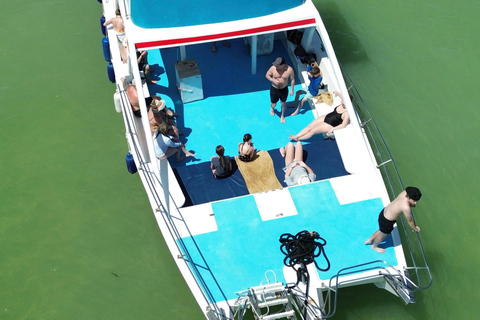 PuntaCana: Private Luxury Family BoatCruise with snorkelling