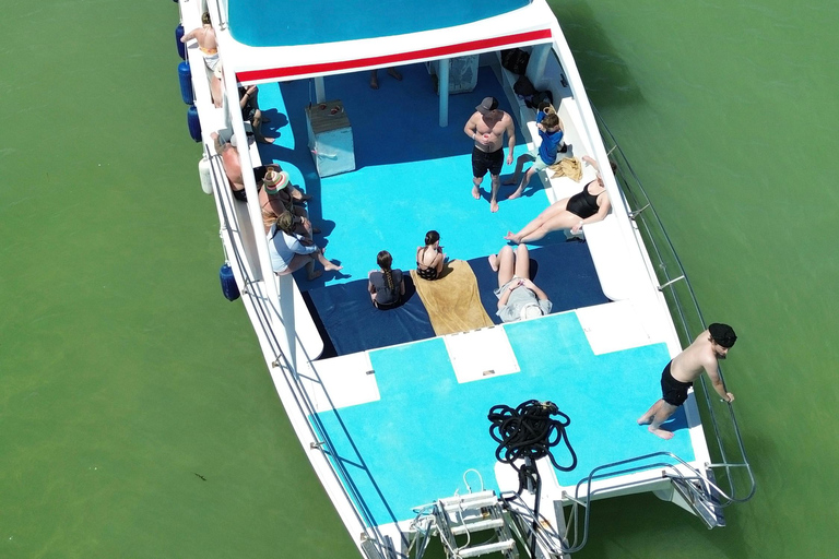 PuntaCana: Private Luxury Family BoatCruise with snorkelling