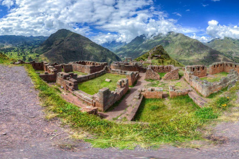 “From Cusco to Pisac: Archaeological Site and Market Tour”