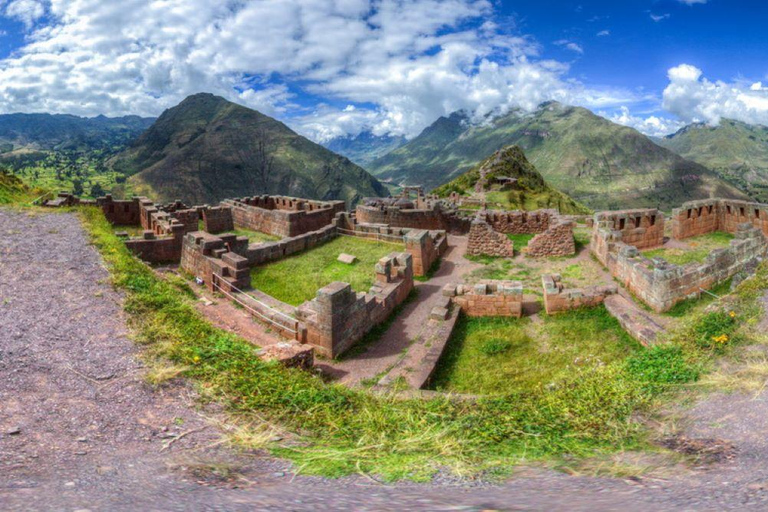 “From Cusco to Pisac: Archaeological Site and Market Tour”