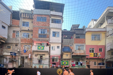 Doświadczenie na boisku „Fifa Street” + wycieczka po faweli Tavares Bastos