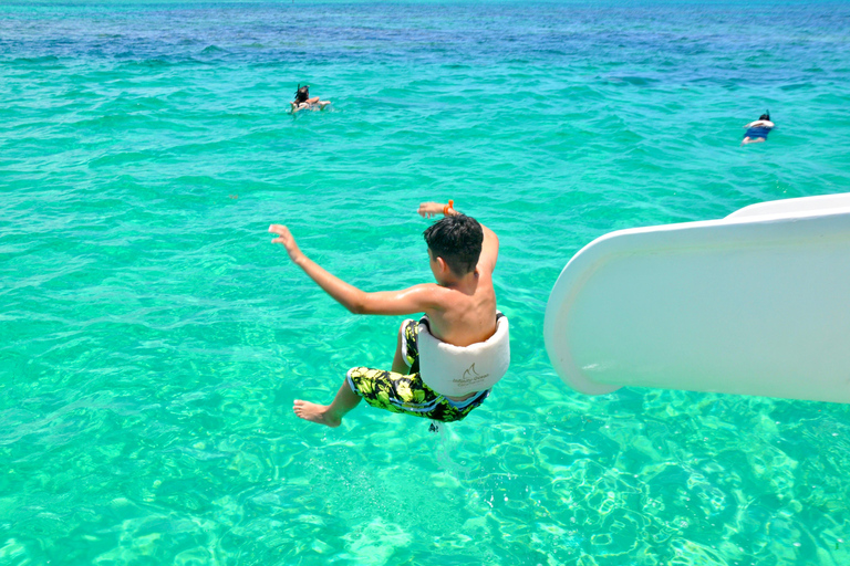 PuntaCana: Private Luxury Family BoatCruise with snorkelling