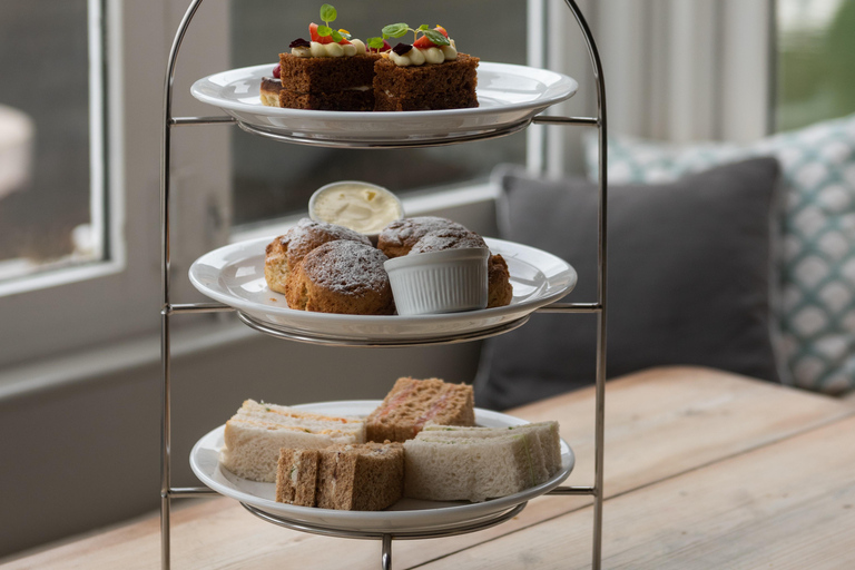 Oxford : Thé de l'après-midi de luxe avec vue sur la rivièreHigh Tea britannique traditionnel de l'après-midi au bord de la rivière
