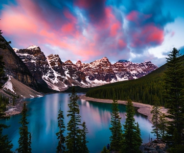 From Canmore/Banff: Moraine Lake Sunrise & Lake Louise Tour