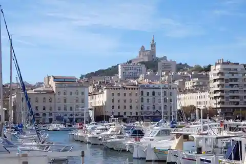 Marseille: Christmas Market Walking Tour