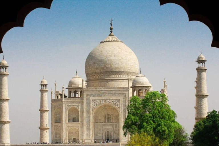 Agra: Wycieczka z przewodnikiem z biletem wstępu do Taj Mahal i transferem do hotelu