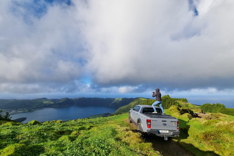 Tour privato di mezza giornata di Sete Cidades&amp;Mosteiros in 4x4Sete Cidades-Tour privato di mezza giornata in 4x4