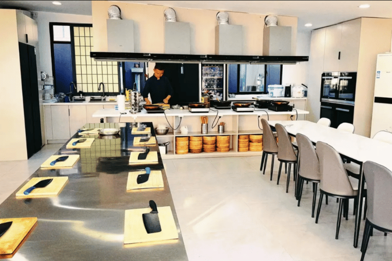 Shanghai: Food-Making Class and M50 Art District Tour Xiaolongbao Cooking Experience Private Course