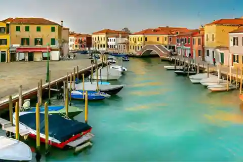 Murano: Walking Tour & Glass Factory with Local Guide