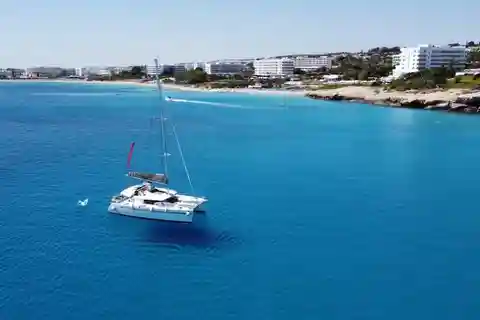 Atenas: Crucero de un día en catamarán de lujo a Egina con comida