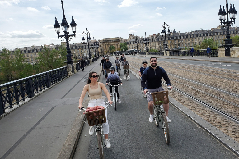 Bordeaux: Tour guiado de bicicletaGuia de turismo em inglês